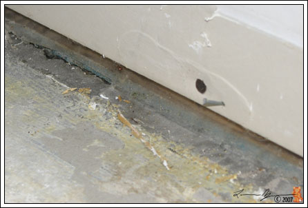 070405_pantryfloor-crack.jpg