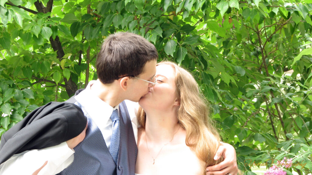 Kisses in the park.